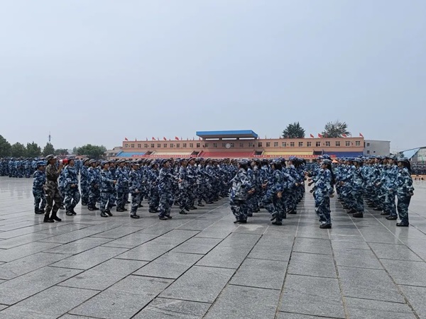 beat365英国官网||管理学院||军训进行时，少年何惧骄阳烈 意气风发英姿飒