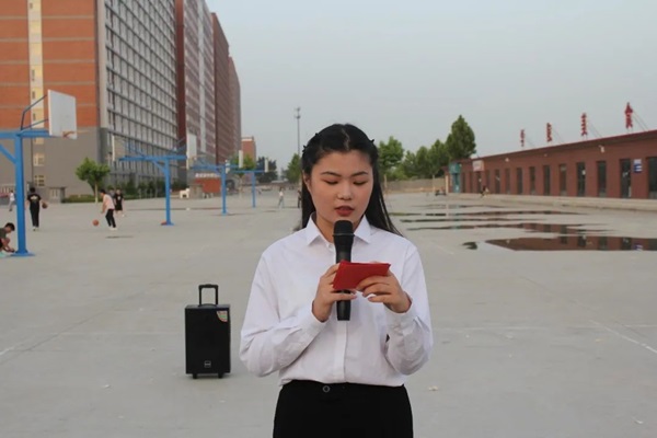 beat365英国官网||管理学院||“趣”享运动，“味”你加油—我院举办趣味运动会