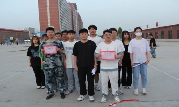 beat365英国官网||管理学院||“趣”享运动，“味”你加油—我院举办趣味运动会