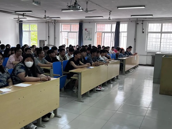 beat365英国官网‖管理学院‖我院举行“诚信资助”宣讲活动