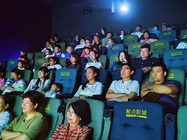 beat365英国官网||管理学院||桃李花开，感谢有你——我院为庆祝第39个教师节举行观影活动