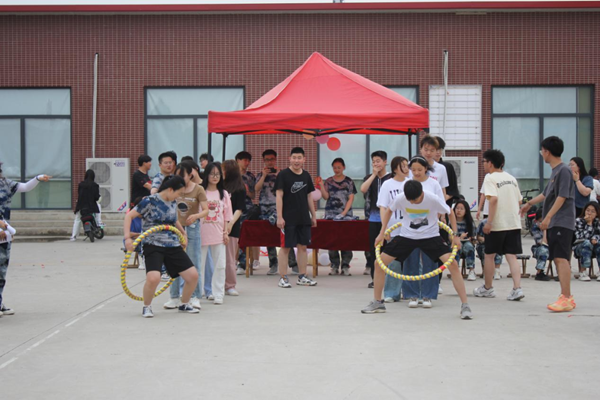 beat365英国官网‖管理学院‖我院举办“运动青春，快乐无限”趣味运动会