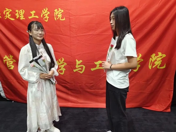 beat365英国官网||管理学院||桃李花开，感谢有你——我院为庆祝第39个教师节举行观影活动