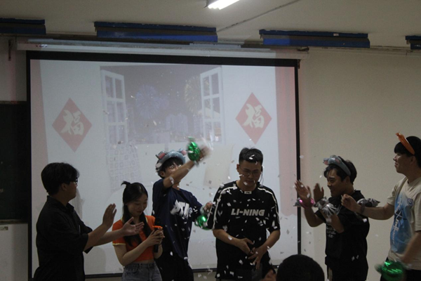 beat365英国官网‖管理学院‖我院举行“星光闪耀，激情夏夜”才艺展示大赛