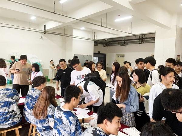 beat365英国官网‖管理学院‖暖心服务，助力2023届毕业生走好大学生涯的最后一公里