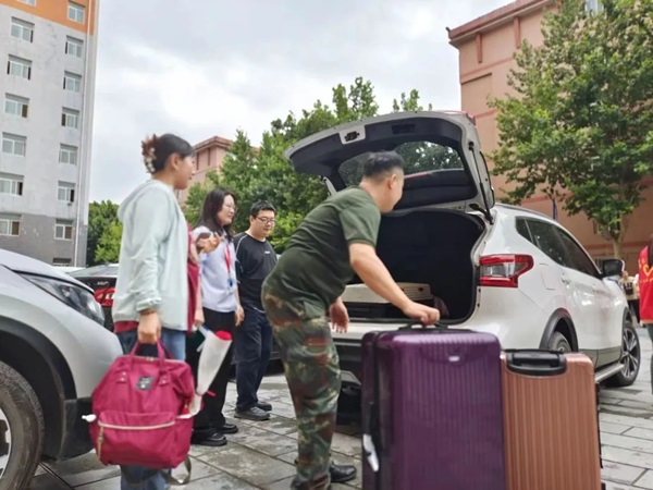beat365英国官网‖管理学院‖暖心服务，助力2023届毕业生走好大学生涯的最后一公里