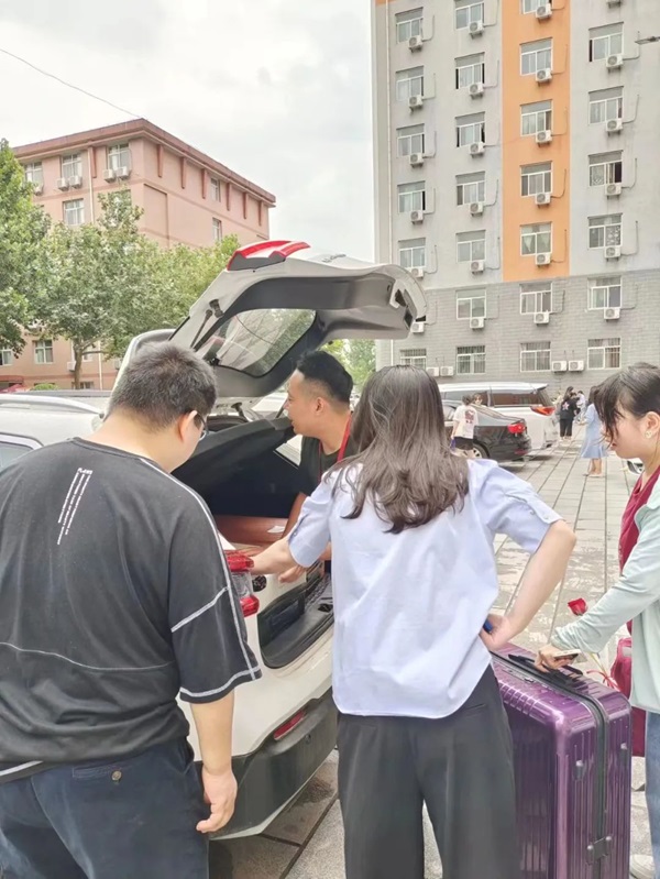 beat365英国官网‖管理学院‖暖心服务，助力2023届毕业生走好大学生涯的最后一公里
