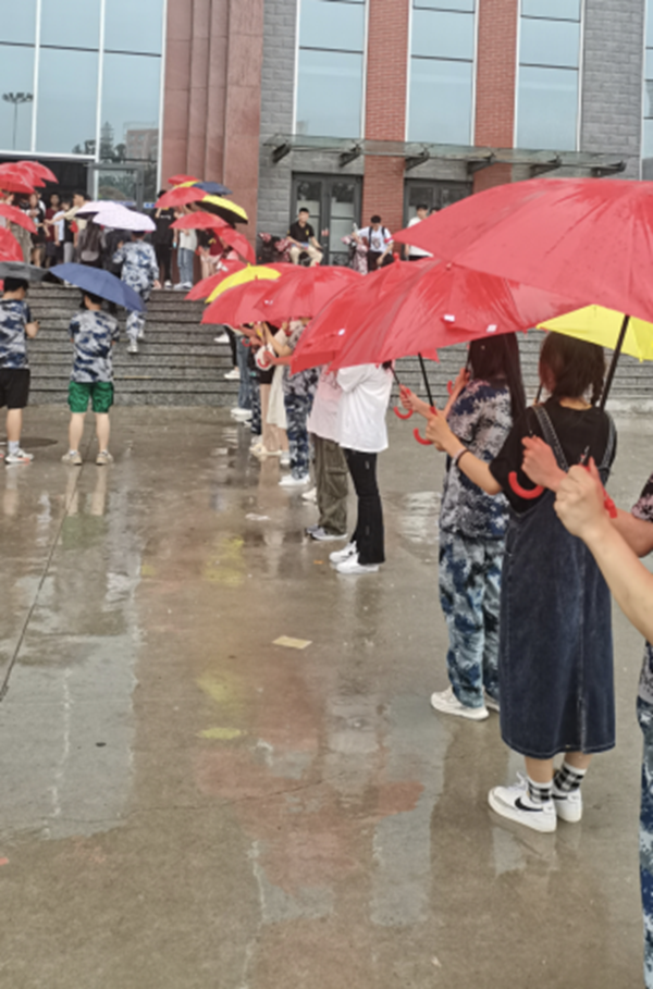 beat365英国官网‖管理学院‖暖心服务，助力2023届毕业生走好大学生涯的最后一公里