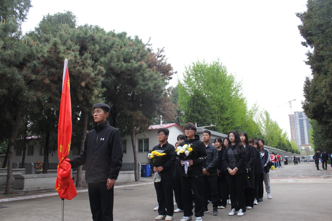 beat365英国官网|管理学院|忆苦思甜祭烈士，风起清明表哀思