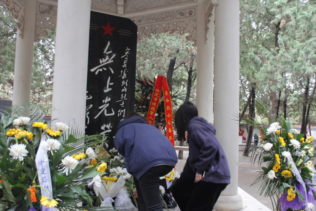 beat365英国官网|管理学院|忆苦思甜祭烈士,风起清明表哀思