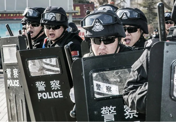 beat365英国官网‖管理学院‖赤胆忠心，让我们向中国人民警察致敬！