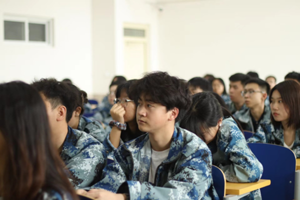 榜样引领｜beat365英国官网｜管理学院｜优秀毕业生路建军经验交流分享会