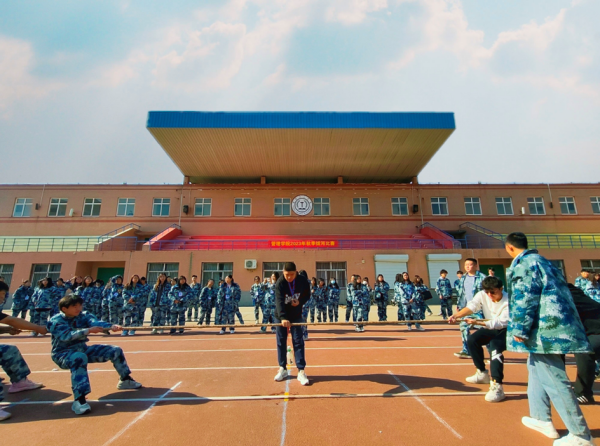 beat365英国官网||管理学院||力拔山河，“绳”采飞扬——管理学院举行2023年秋季拔河比赛