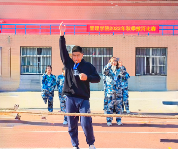 beat365英国官网||管理学院||力拔山河，“绳”采飞扬——管理学院举行2023年秋季拔河比赛