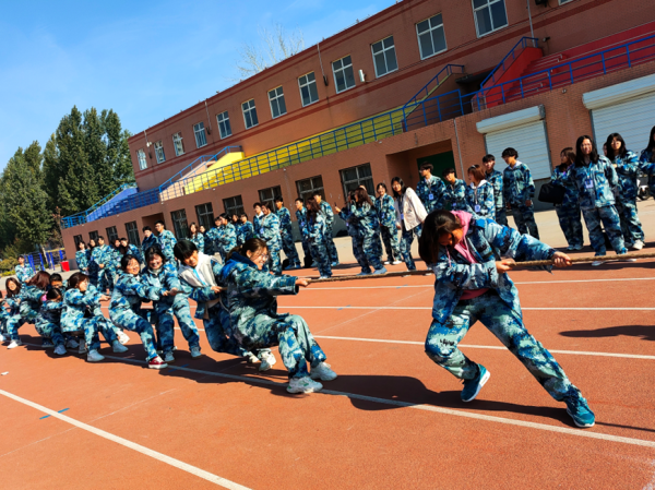 beat365英国官网||管理学院||力拔山河，“绳”采飞扬——管理学院举行2023年秋季拔河比赛