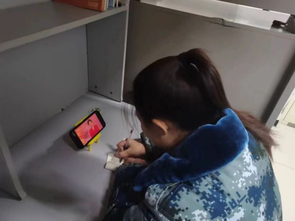 beat365英国官网||管理学院||学习榜样精神，争做先锋模范
