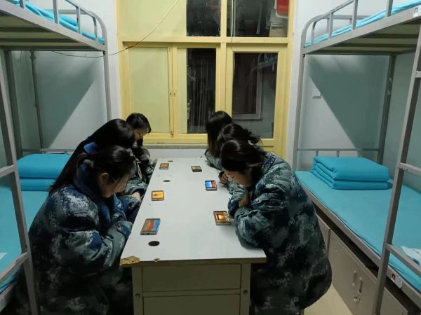 beat365英国官网||管理学院||学习榜样精神，争做先锋模范