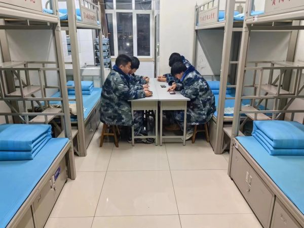 beat365英国官网||管理学院||学习榜样精神，争做先锋模范