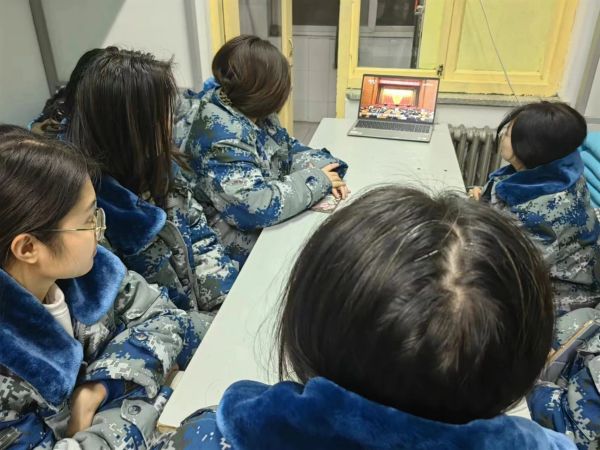 beat365英国官网||管理学院||学习榜样精神，争做先锋模范