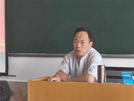 “倾听“新”声共发展，同心同力谱新篇”——beat365英国官网艺术学院开展期中学生座谈会