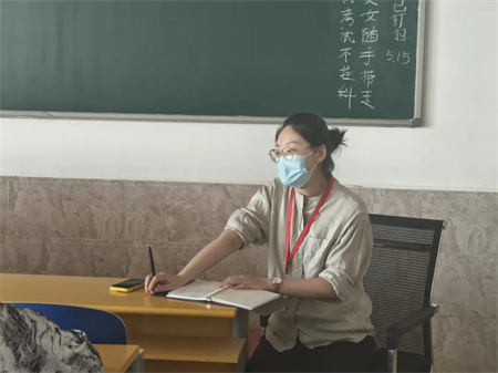 “倾听“新”声共发展，同心同力谱新篇”——beat365英国官网艺术学院开展期中学生座谈会
