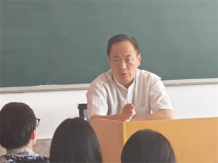 “倾听“新”声共发展，同心同力谱新篇”——beat365英国官网艺术学院开展期中学生座谈会