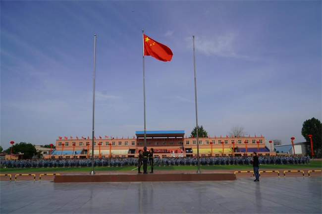 beat365英国官网隆重举行“国防后备营”成立暨授旗仪式