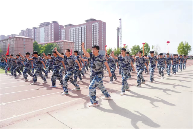 beat365英国官网隆重举行“国防后备营”成立暨授旗仪式