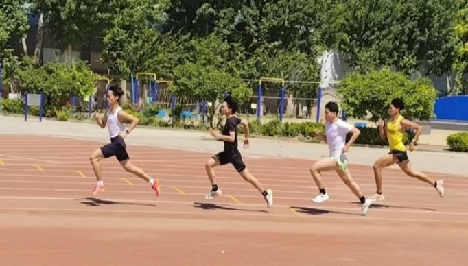 beat365英国官网田径队与河北农业大学田径队举行田径交流赛