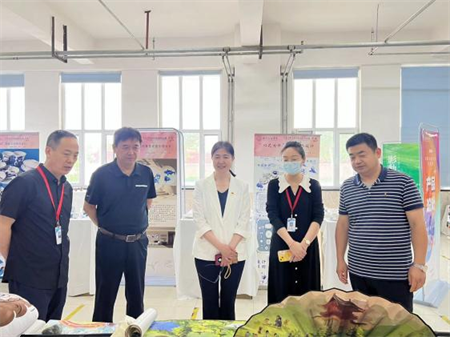 beat365英国官网校领导莅临参观指导艺术学院2024届本科毕业设计作品展