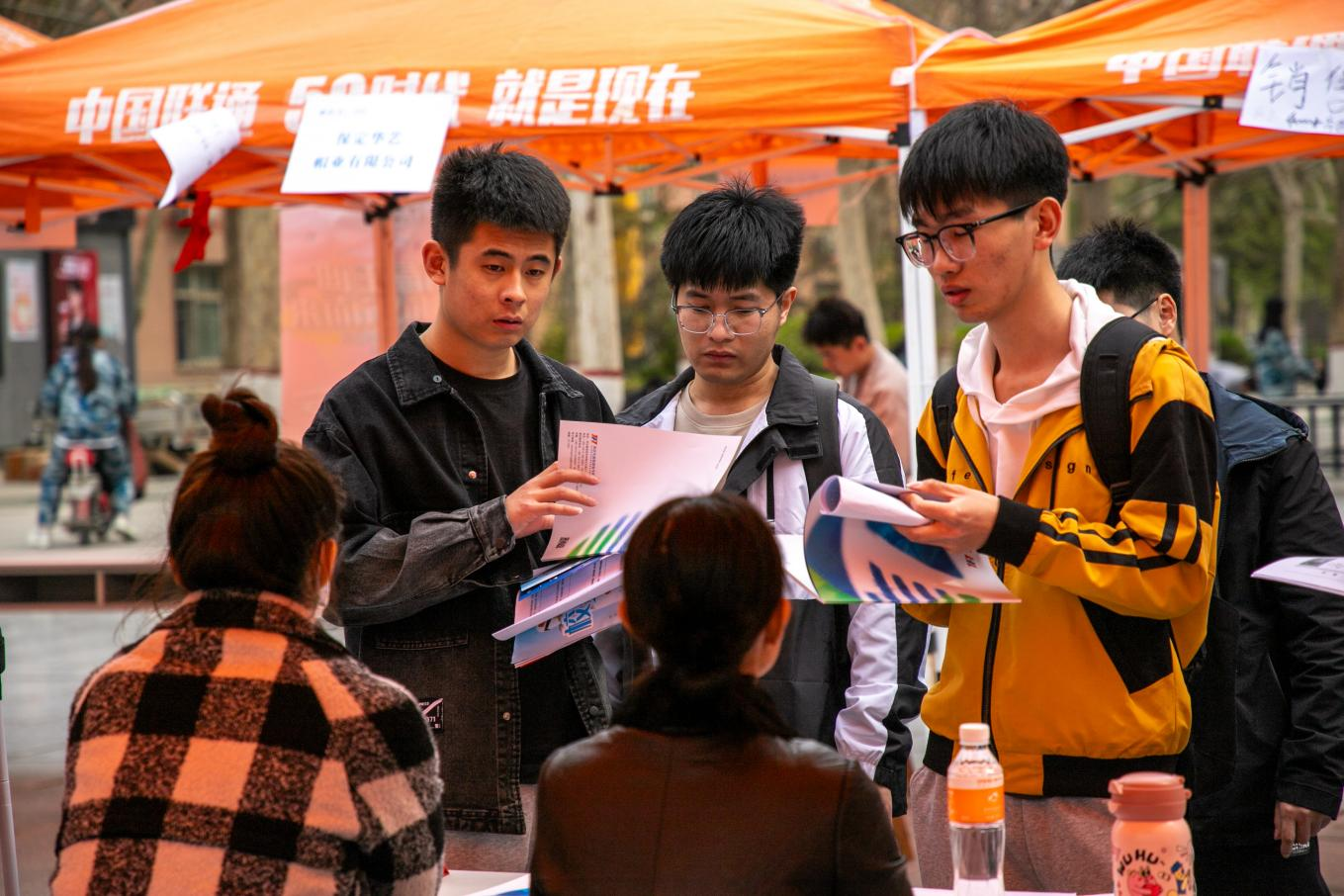 beat365英国官网“圆梦保理·不负韶华” 2024届毕业生春季线下双选会隆重举办