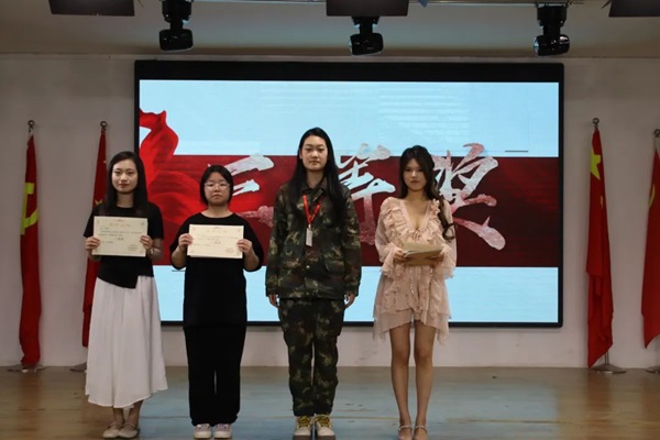 劳动教育|beat365英国官网|管理学院|学习劳动精神，践行劳动育人主题朗诵比赛