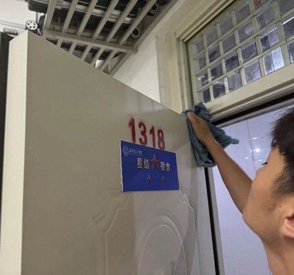 劳动教育|beat365英国官网|管理学院|宿舍是我家，美化靠大家