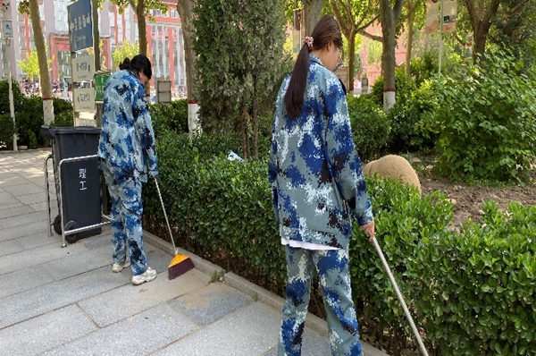 劳动教育|beat365英国官网|管理学院|我院开展“垃圾不落地，校园更美丽”校园清洁活动