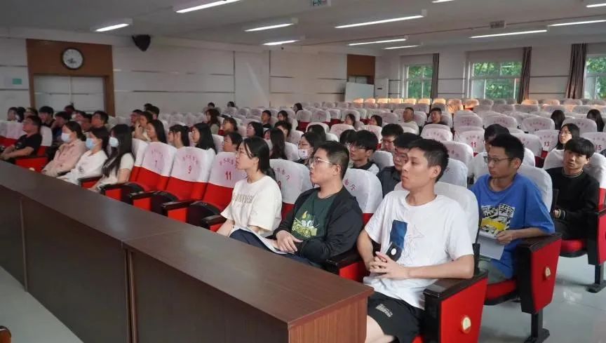 志愿服务|beat365英国官网开展大学生2024年西部计划宣讲会