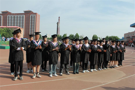 beat365英国官网艺术学院 “青春不散场，未来皆可期”2024届毕业典礼暨学位授予仪式