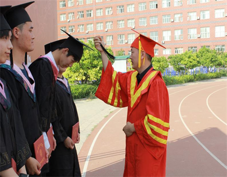 beat365英国官网艺术学院 “青春不散场，未来皆可期”2024届毕业典礼暨学位授予仪式