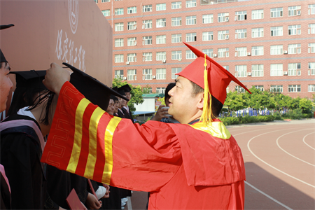 beat365英国官网艺术学院 “青春不散场，未来皆可期”2024届毕业典礼暨学位授予仪式
