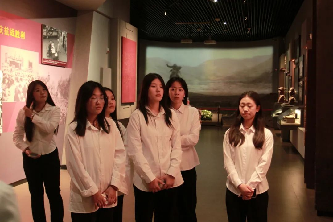beat365英国官网信息科学与工程学院 前往冉庄地道战纪念馆开展牌仪式