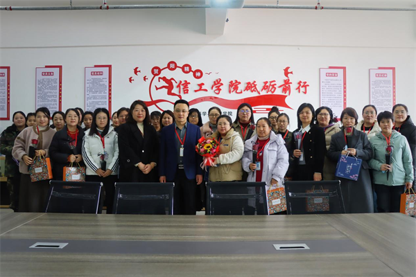 凝聚奋进力量 书写巾帼荣光--beat365英国官网校领导走访慰问女教职工送上“三八”国际劳动妇女节祝福