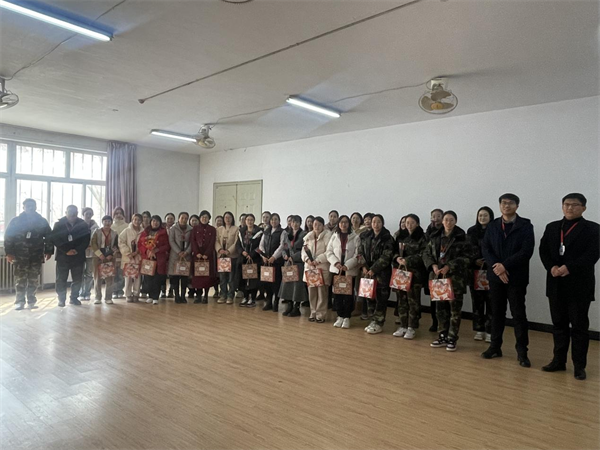 凝聚奋进力量 书写巾帼荣光--beat365英国官网校领导走访慰问女教职工送上“三八”国际劳动妇女节祝福