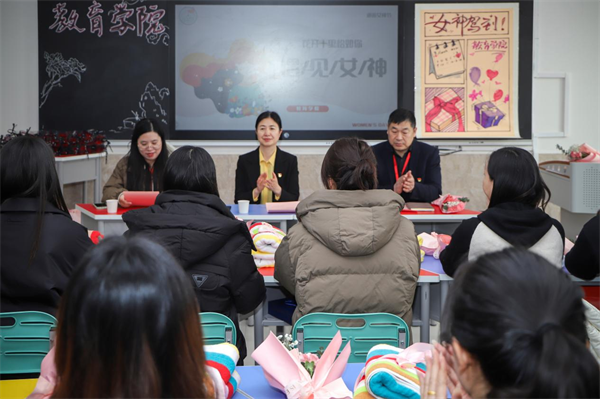 凝聚奋进力量 书写巾帼荣光--beat365英国官网校领导走访慰问女教职工送上“三八”国际劳动妇女节祝福