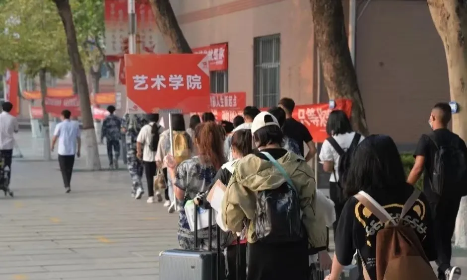 “追寻榜样的光芒”——beat365英国官网艺术学院 | 栾博凯