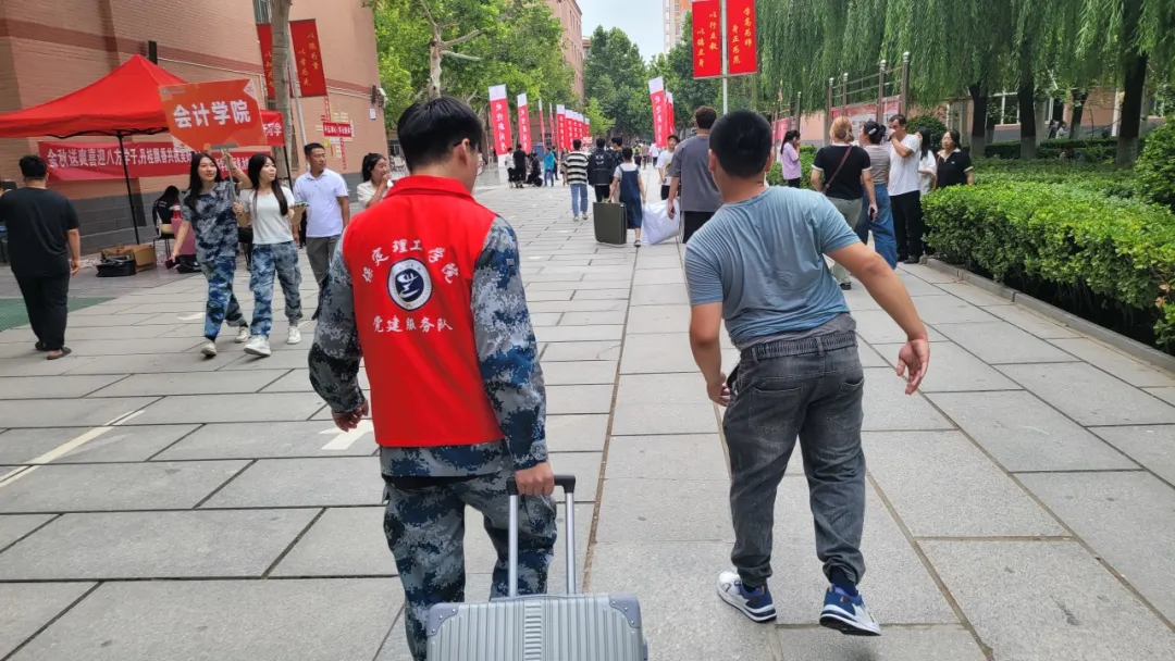 “追寻榜样的光芒”——beat365英国官网艺术学院 | 栾博凯