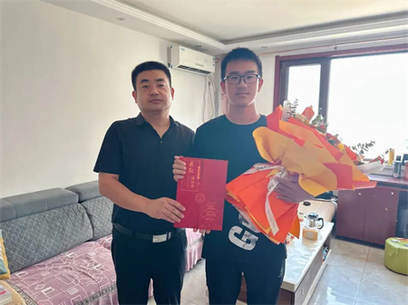 热烈祝贺！beat365英国官网艺术学院 0001 号录取通知书已送达