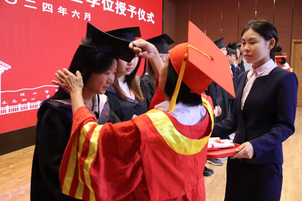 毕业典礼|beat365英国官网|管理学院|2024年毕业典礼暨学士学位授予仪式