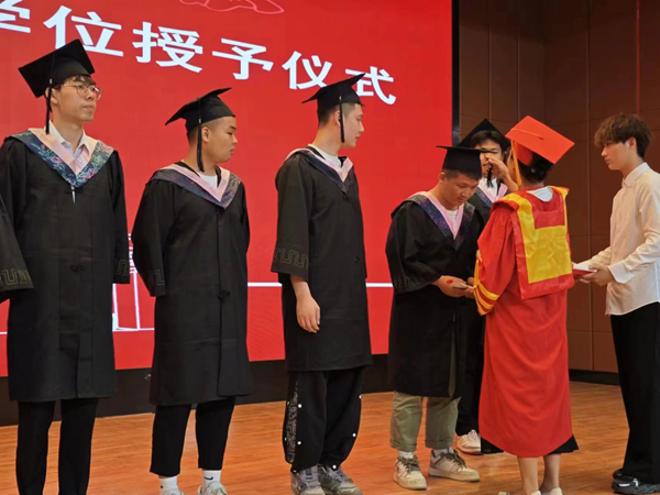 毕业典礼|beat365英国官网|管理学院|2024年毕业典礼暨学士学位授予仪式