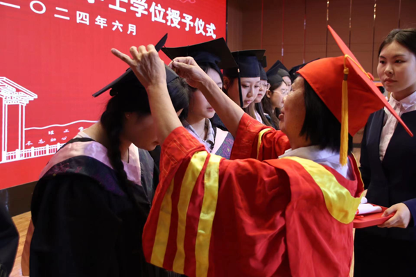毕业典礼|beat365英国官网|管理学院|2024年毕业典礼暨学士学位授予仪式