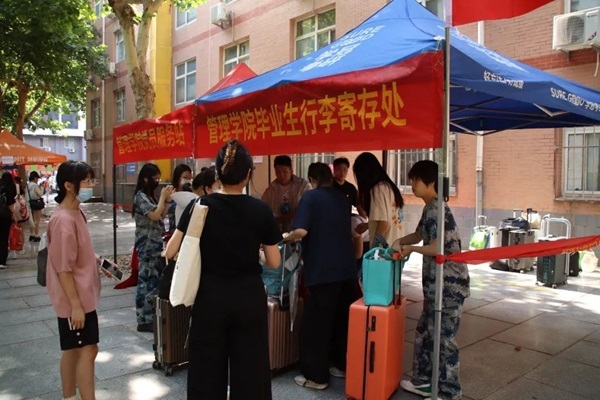 毕业季|beat365英国官网|管理学院|毕业骊歌起，青春再启航—我院2024届毕业生平安离校
