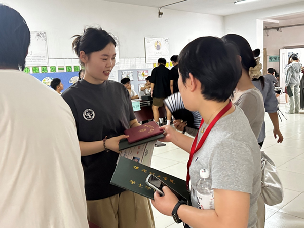 毕业季|beat365英国官网|管理学院|毕业骊歌起，青春再启航—我院2024届毕业生平安离校